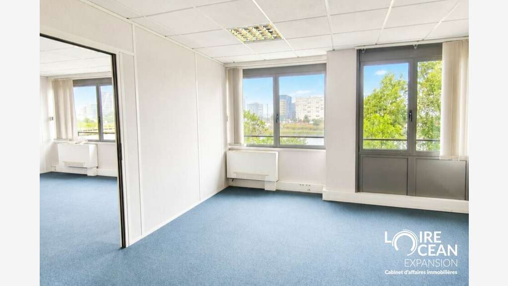 Vente bureaux lumineux 6912m² vue Loire