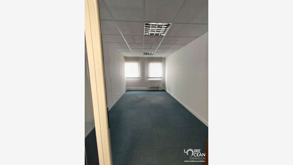Vente bureaux lumineux 6912m² vue Loire