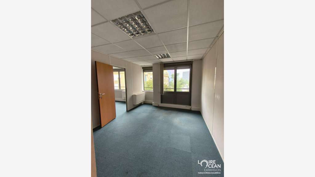 Vente bureaux lumineux 6912m² vue Loire