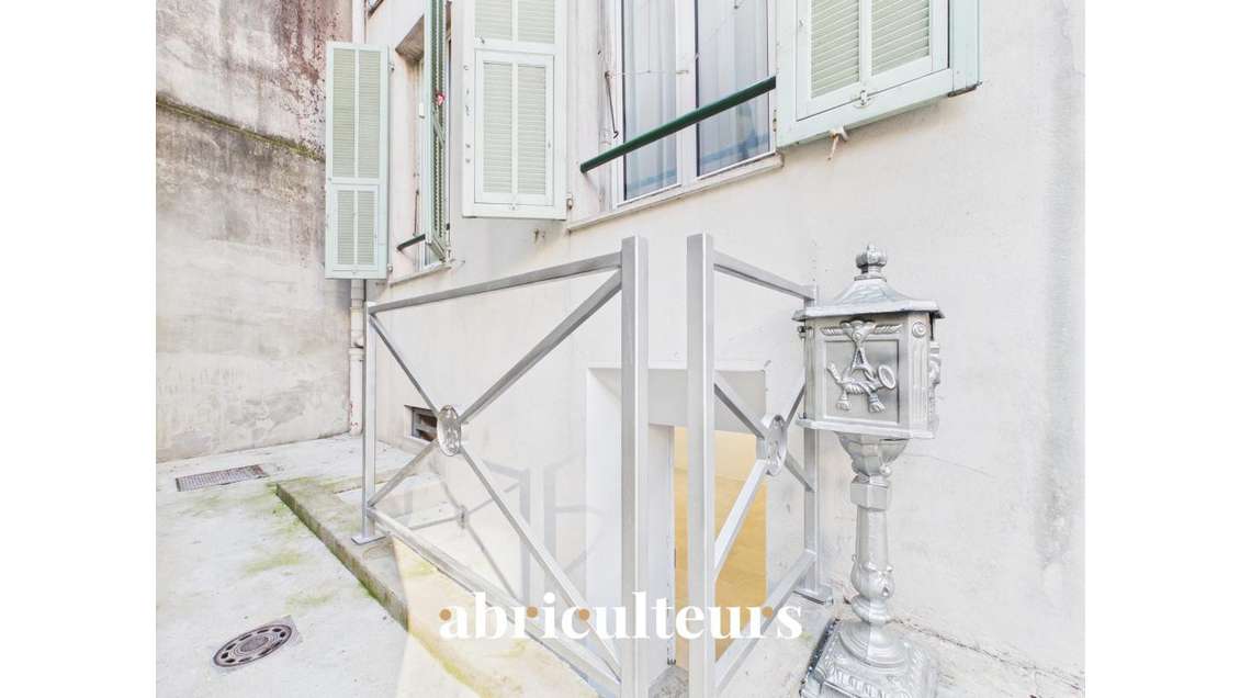 Local atypique quartier de la Libération à Nic e