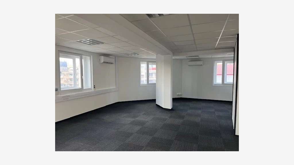 A vendre bureaux de 121m² en étage élevé à Nice
