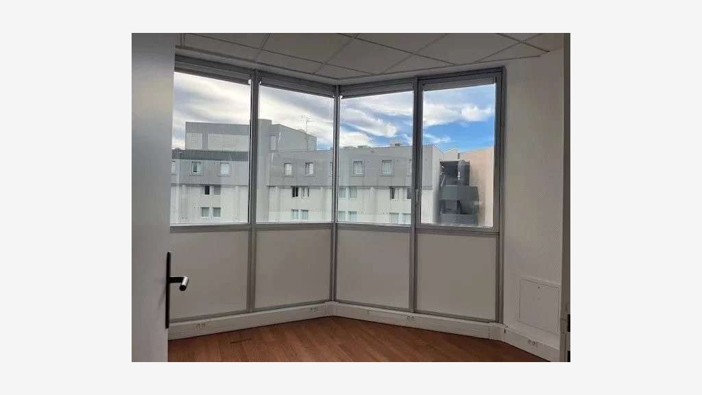 A vendre beaux bureaux en étage 90m² Nice Arenas
