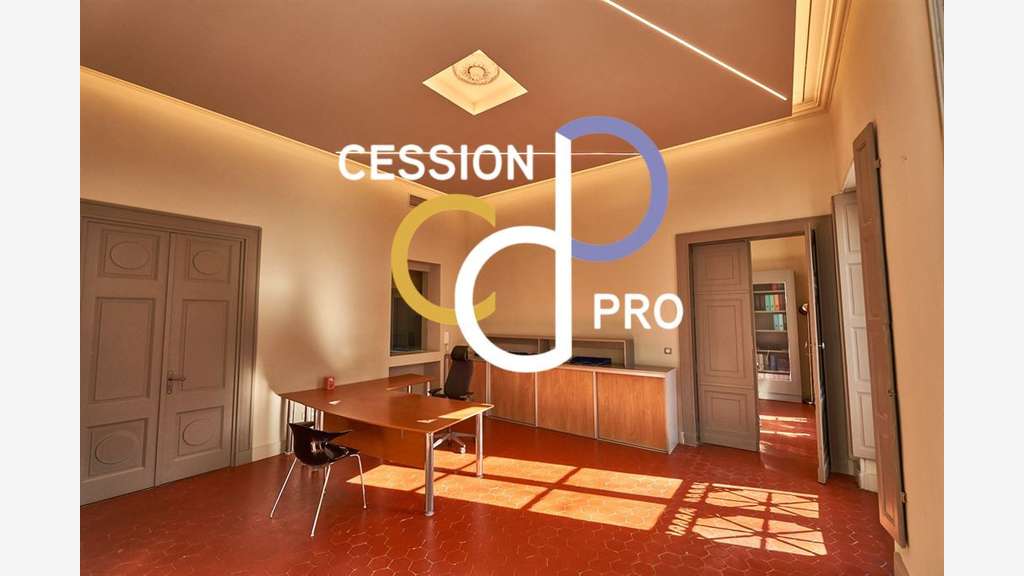 Bureaux et appart d’exception à céder à Nîmes