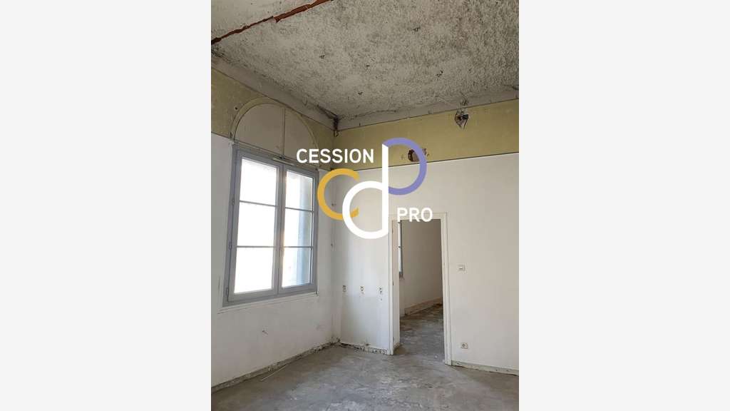 AV locaux d'activité 180m² Nîmes musée Beaux Arts