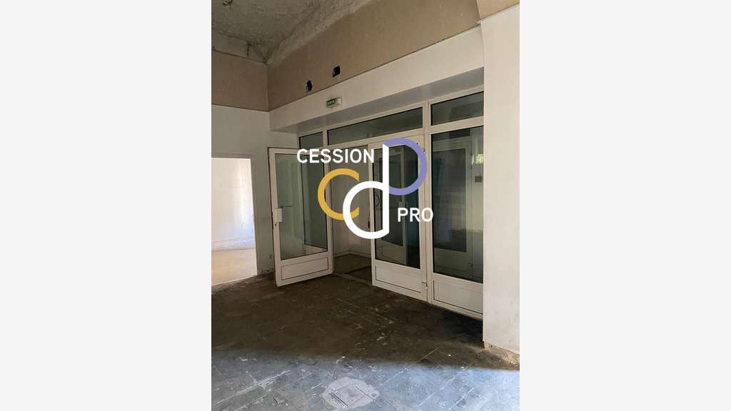 AV locaux d'activité 180m² Nîmes musée Beaux Arts