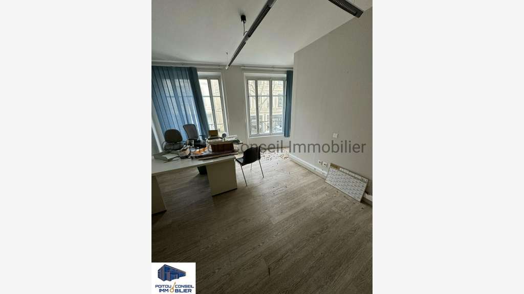Bureaux 295m² à vendre empl stratégique à Niort
