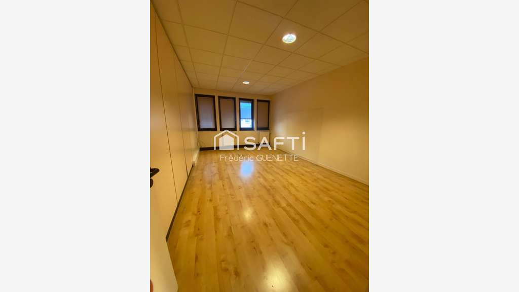 Vente bureaux 1658m² sur 2 niveaux + parking Niort