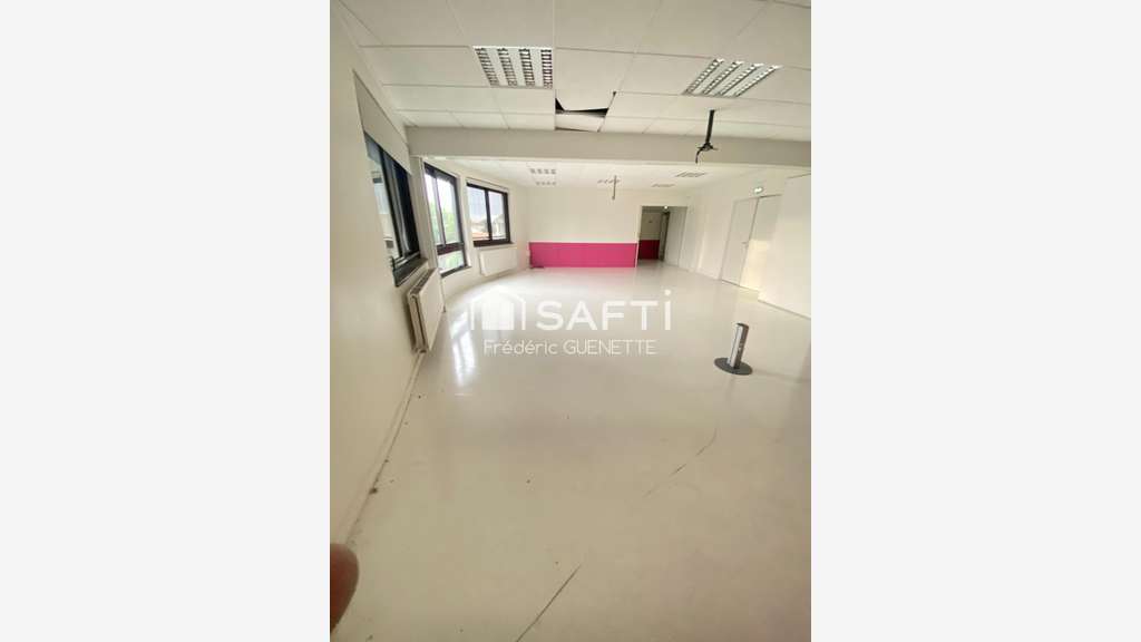 Vente bureaux 1658m² sur 2 niveaux + parking Niort