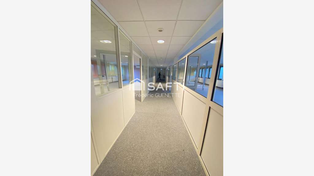 Vente bureaux 1658m² sur 2 niveaux + parking Niort