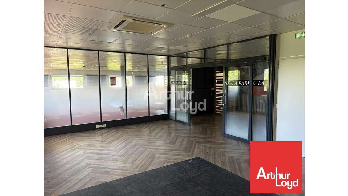 BUREAUX FONCTIONNELS DE 337 M² À VENDRE À NIORT