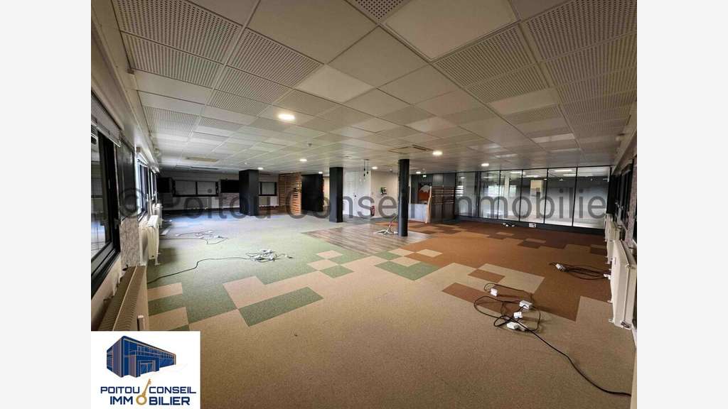 Vente bureaux de 345m² à Niort empl stratégique