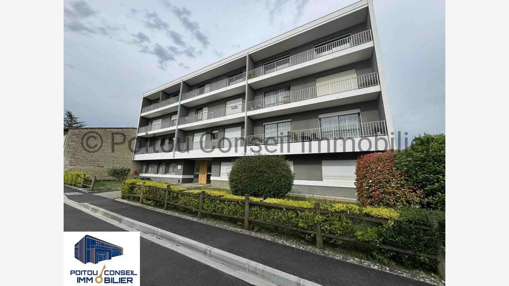 Vente bureaux de 345m² à Niort empl stratégique