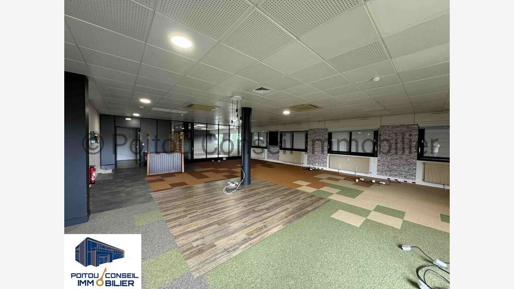 Vente bureaux de 345m² à Niort empl stratégique