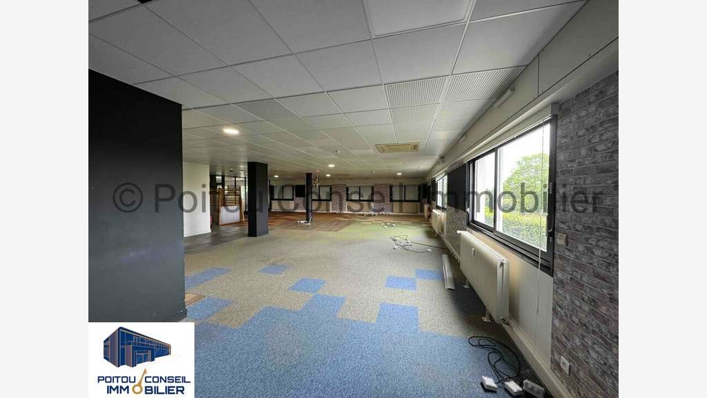 Vente bureaux de 345m² à Niort empl stratégique