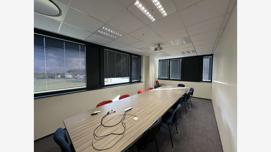 Bureaux équipés 100m² à vendre à Nogent-le-Phaye