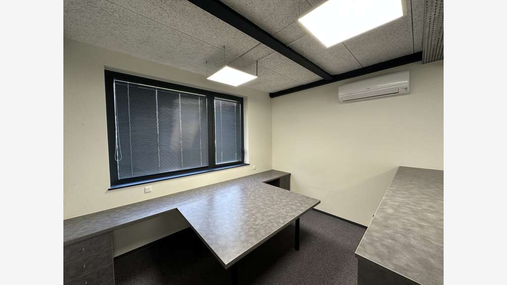 Bureaux équipés 100m² à vendre à Nogent-le-Phaye