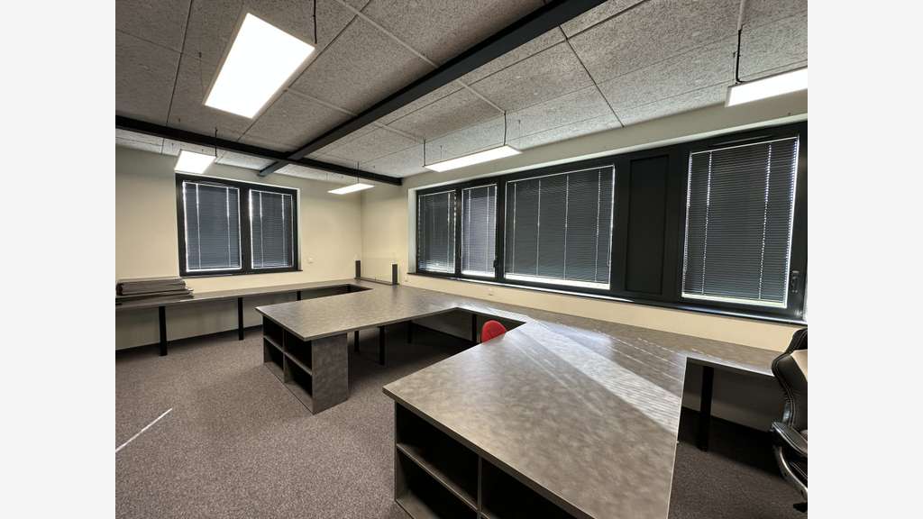Bureaux équipés 100m² à vendre à Nogent-le-Phaye