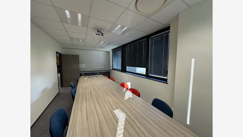 Bureaux équipés 100m² à vendre à Nogent-le-Phaye