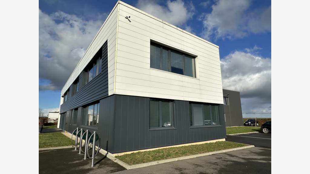 Bureaux équipés 100m² à vendre à Nogent-le-Phaye