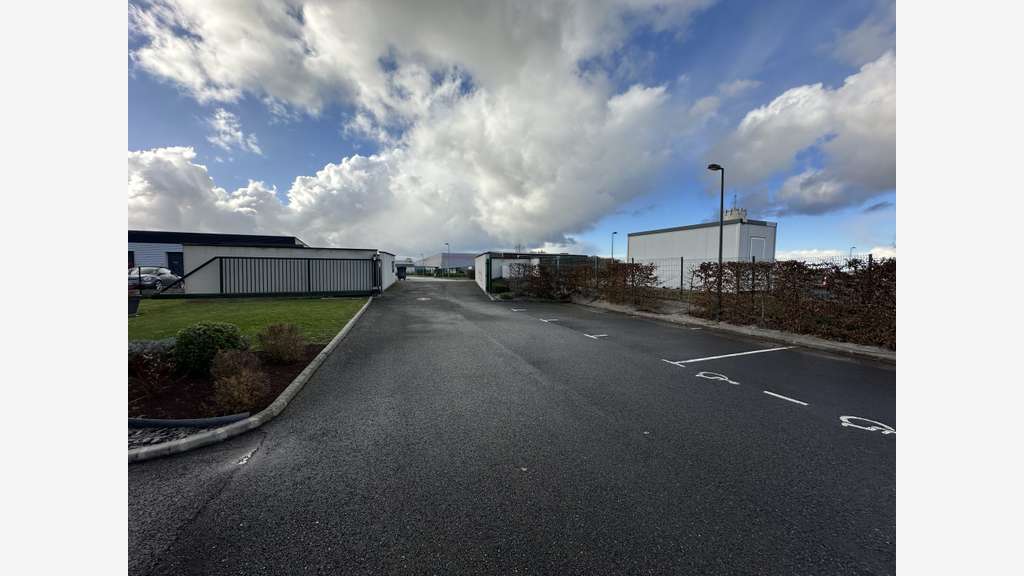 Bureaux équipés 100m² à vendre à Nogent-le-Phaye