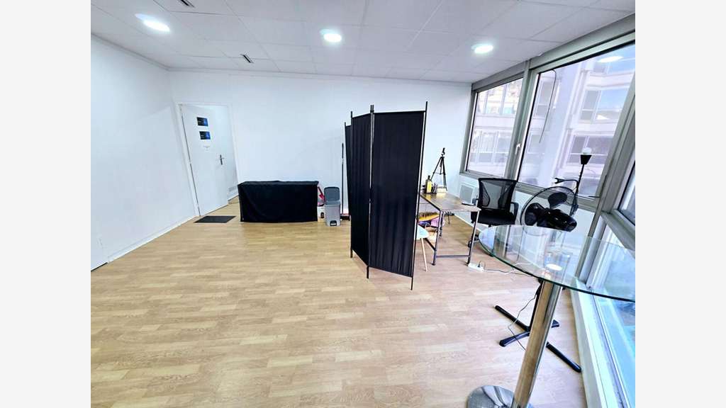 AV bureaux 72m² Noisy le grand- secteur Mont d'Est