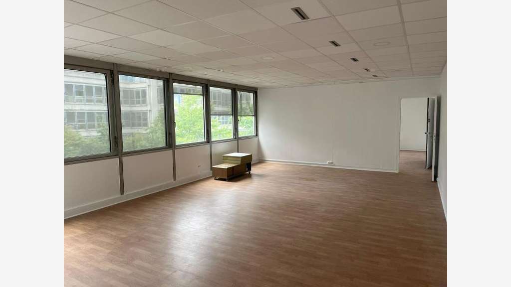 AV bureaux 72m² Noisy le grand- secteur Mont d'Est