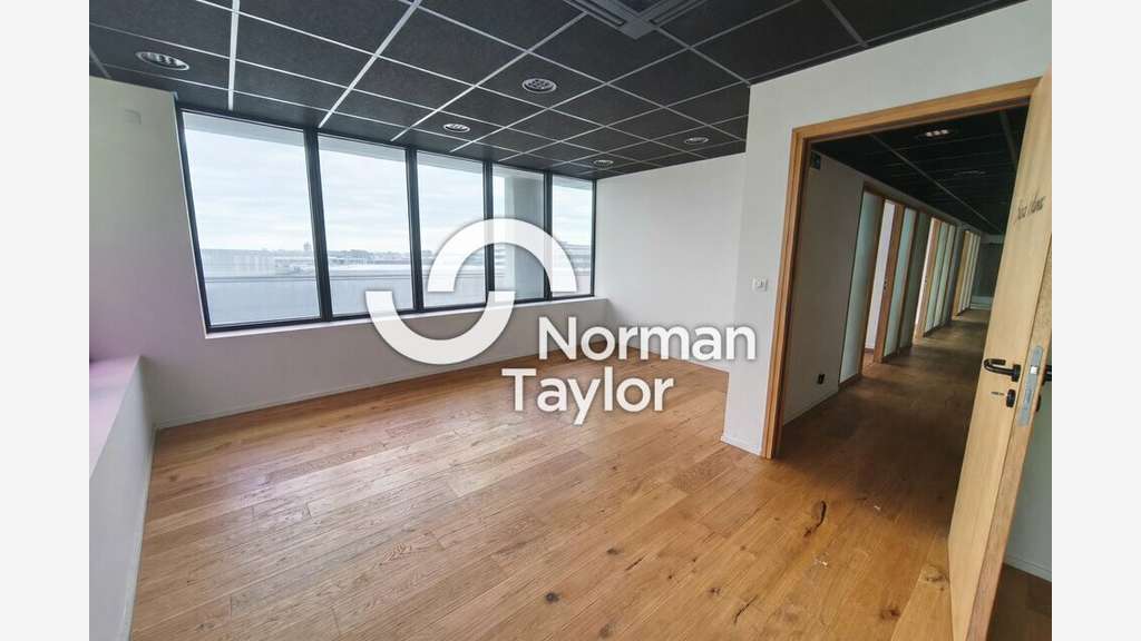 Bureaux équipés 177m² à vendre axe passant Ondres
