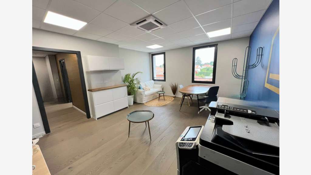 AV bureaux 47m² RT 2012 ascenseur parking Ondres
