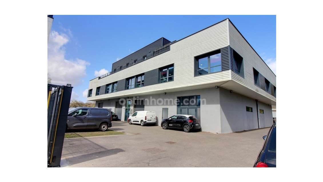 Bureau de 235m² avec parkings à vendre à Orgeval