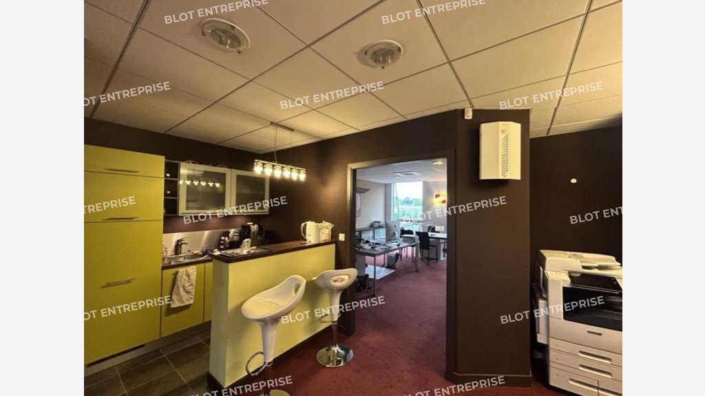 À vendre bureaux 137m² avec terrasse à Orvault 