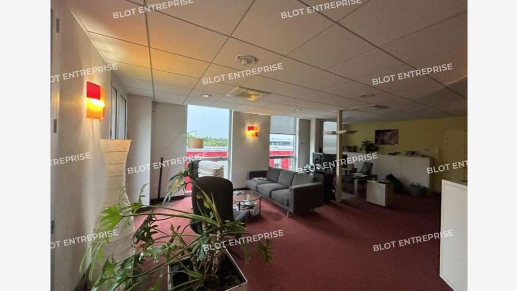 À vendre bureaux 137m² avec terrasse à Orvault 
