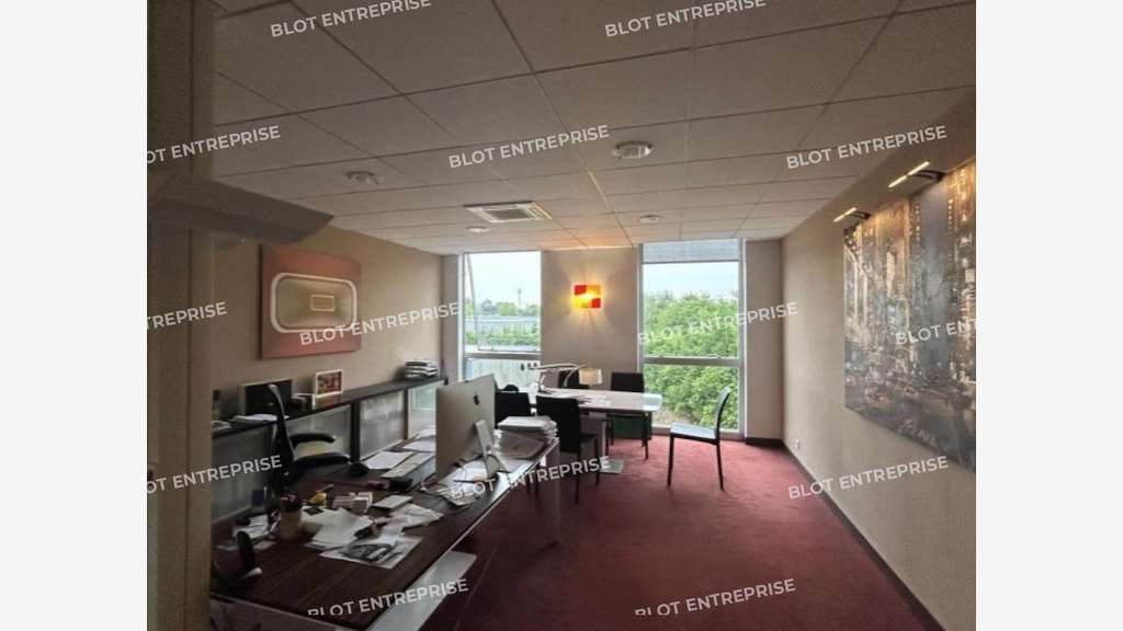 À vendre bureaux 137m² avec terrasse à Orvault 