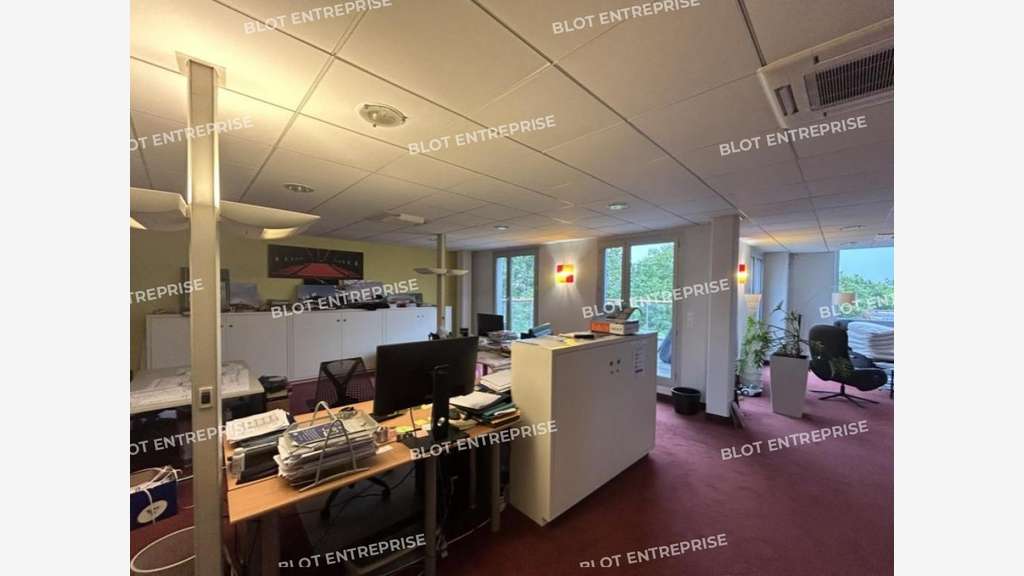 À vendre bureaux 137m² avec terrasse à Orvault 