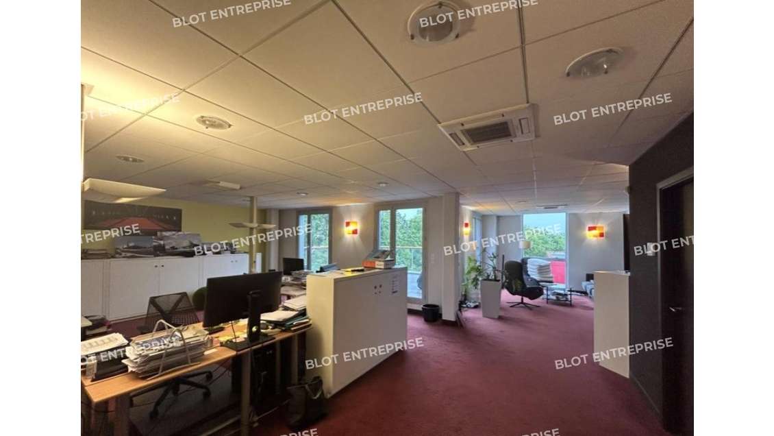 À vendre bureaux 137m² avec terrasse à Orvault 