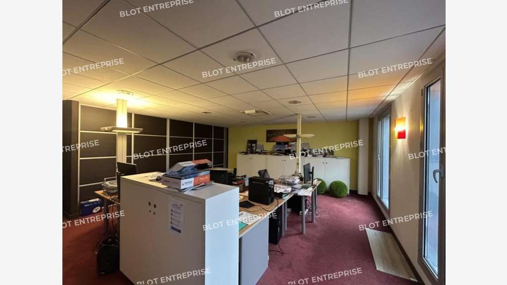 À vendre bureaux 137m² avec terrasse à Orvault 