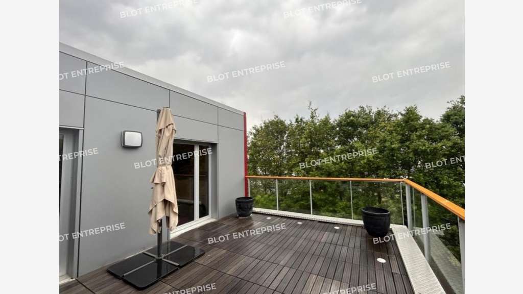 À vendre bureaux 137m² avec terrasse à Orvault 