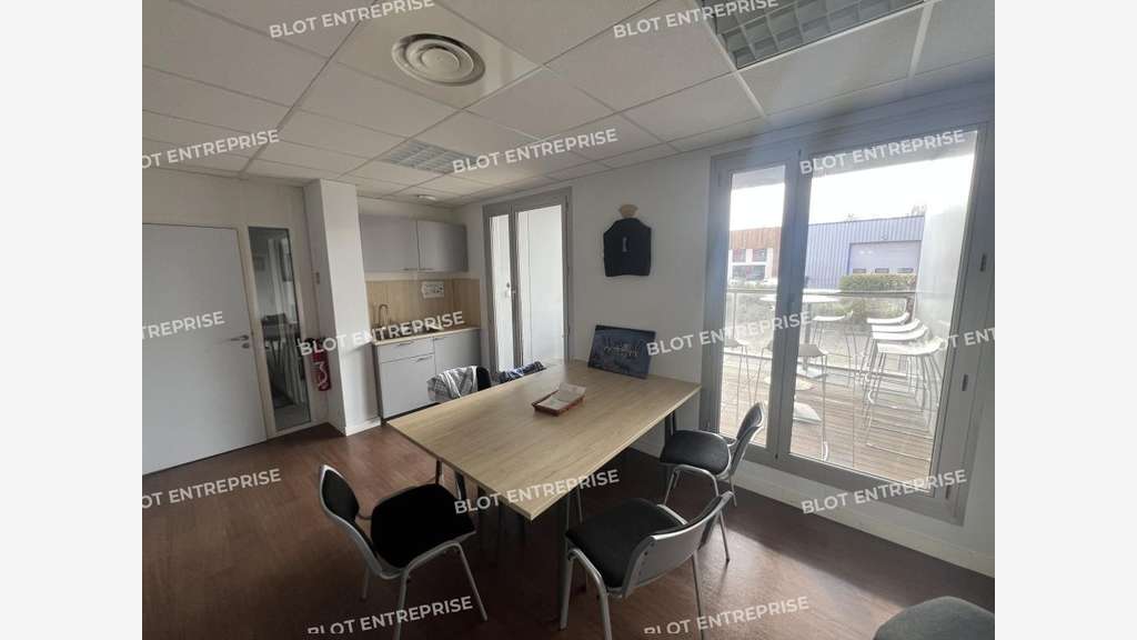 A vendre bureaux 284m² à Orvault zone de Pentecôte