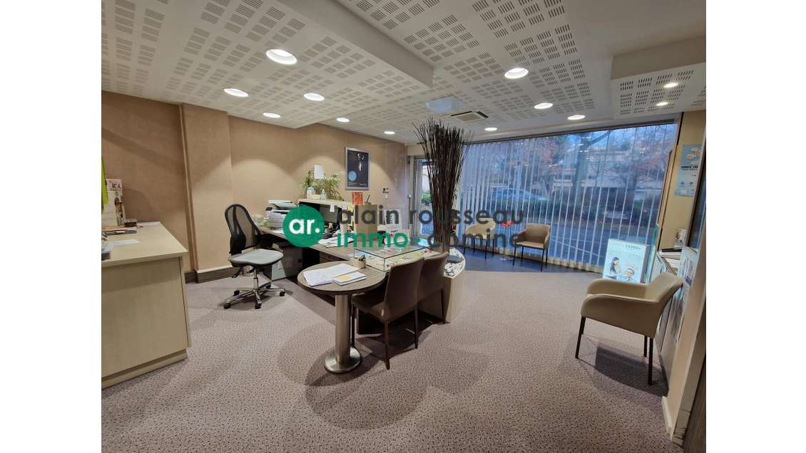 Vente local occupé avec belle vitrine à Angers