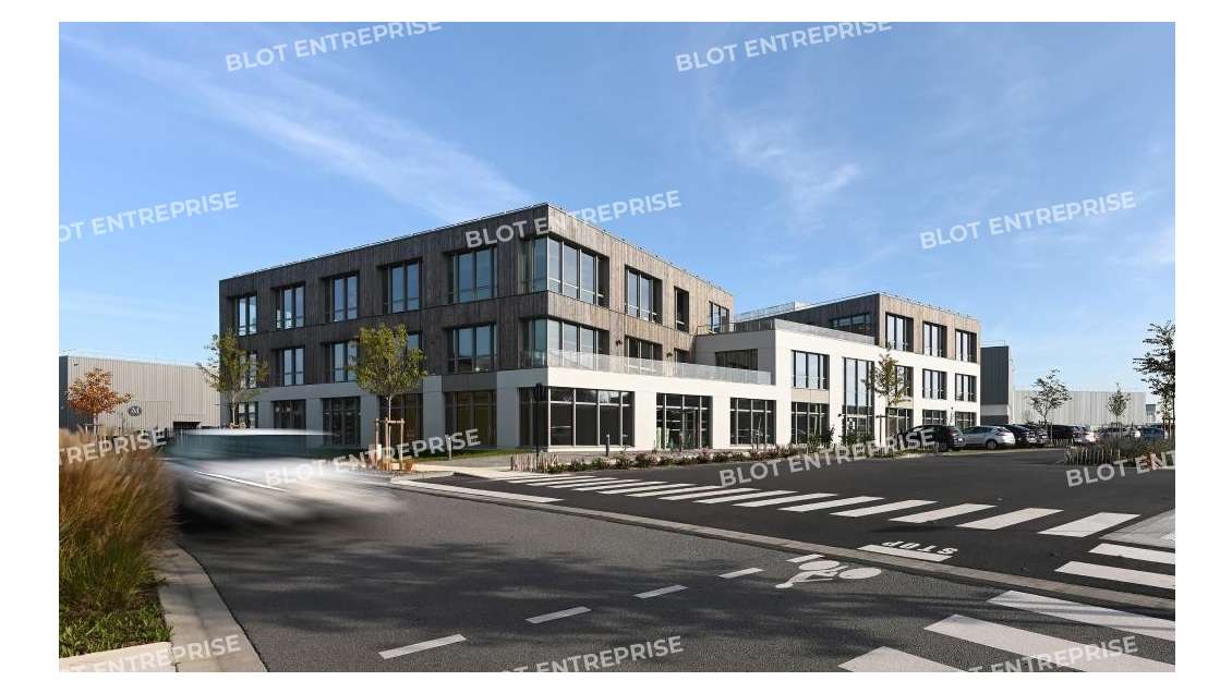 A louer / à vendre bureaux neufs 206m² à Pacé