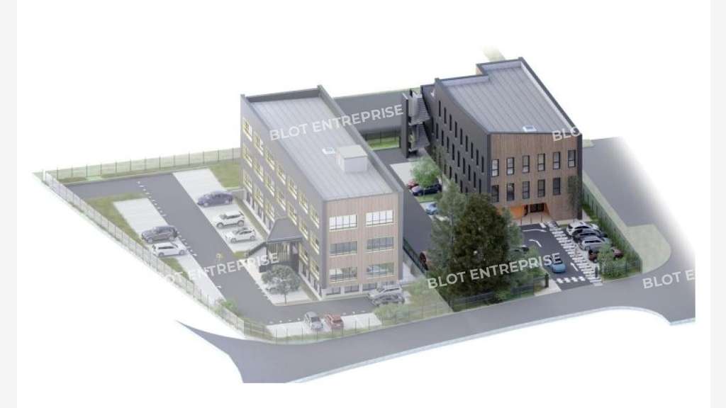 A vendre bureaux 305m² R+1 avec terrasse à Pacé