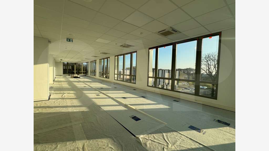 AV bureaux 283m² emplacement stratégique Pacé