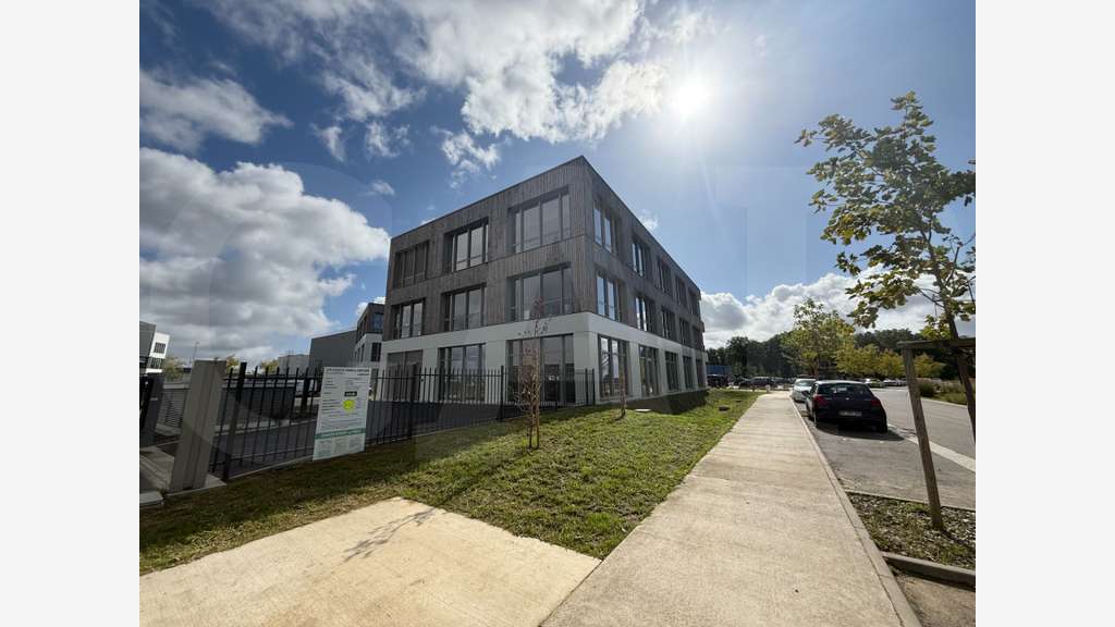 AV bureaux 283m² emplacement stratégique Pacé