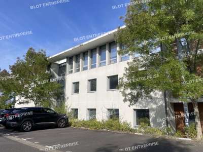 A vendre bureaux de 167m² + parkings à Pacé