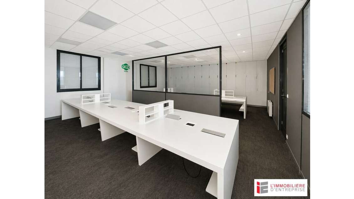 Bureaux de 300m² à vendre à Pacé zone du Ponant