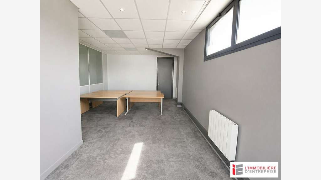 Bureaux de 300m² à vendre à Pacé zone du Ponant