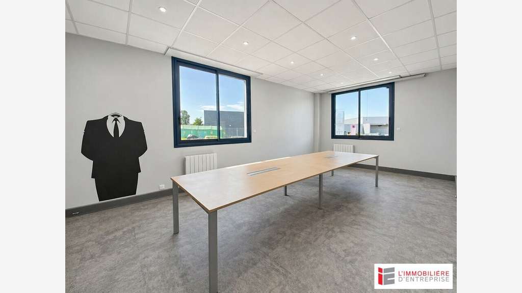 Bureaux de 300m² à vendre à Pacé zone du Ponant