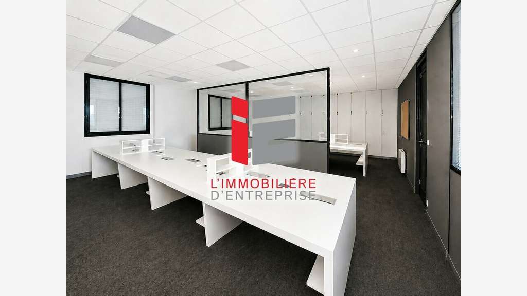 Bureaux de 300m² à vendre à Pacé zone du Ponant
