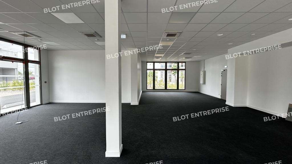 A LOUER / A VENDRE : BUREAUX neufs 143 m² PACÉ