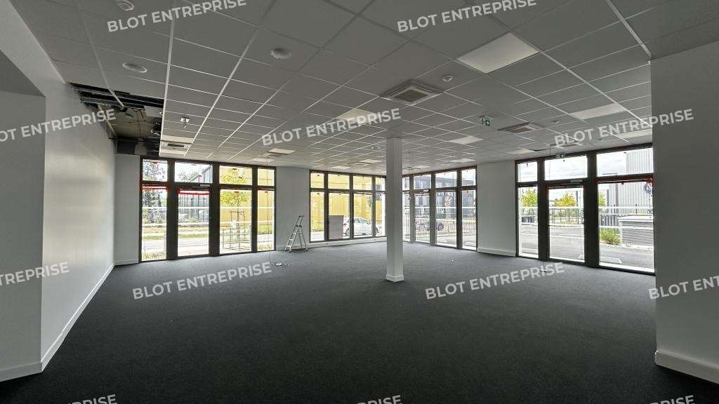 A LOUER / A VENDRE : BUREAUX neufs 143 m² PACÉ