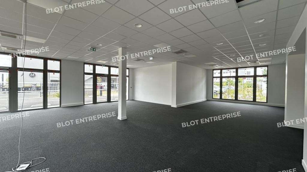 A LOUER / A VENDRE : BUREAUX neufs 143 m² PACÉ
